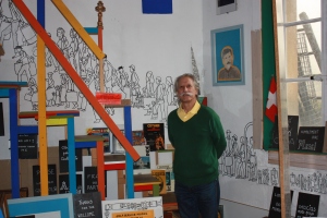 Ernesto Ricou dans le musée de l'immigration à Lausanne. Photo: Cédric Dépraz